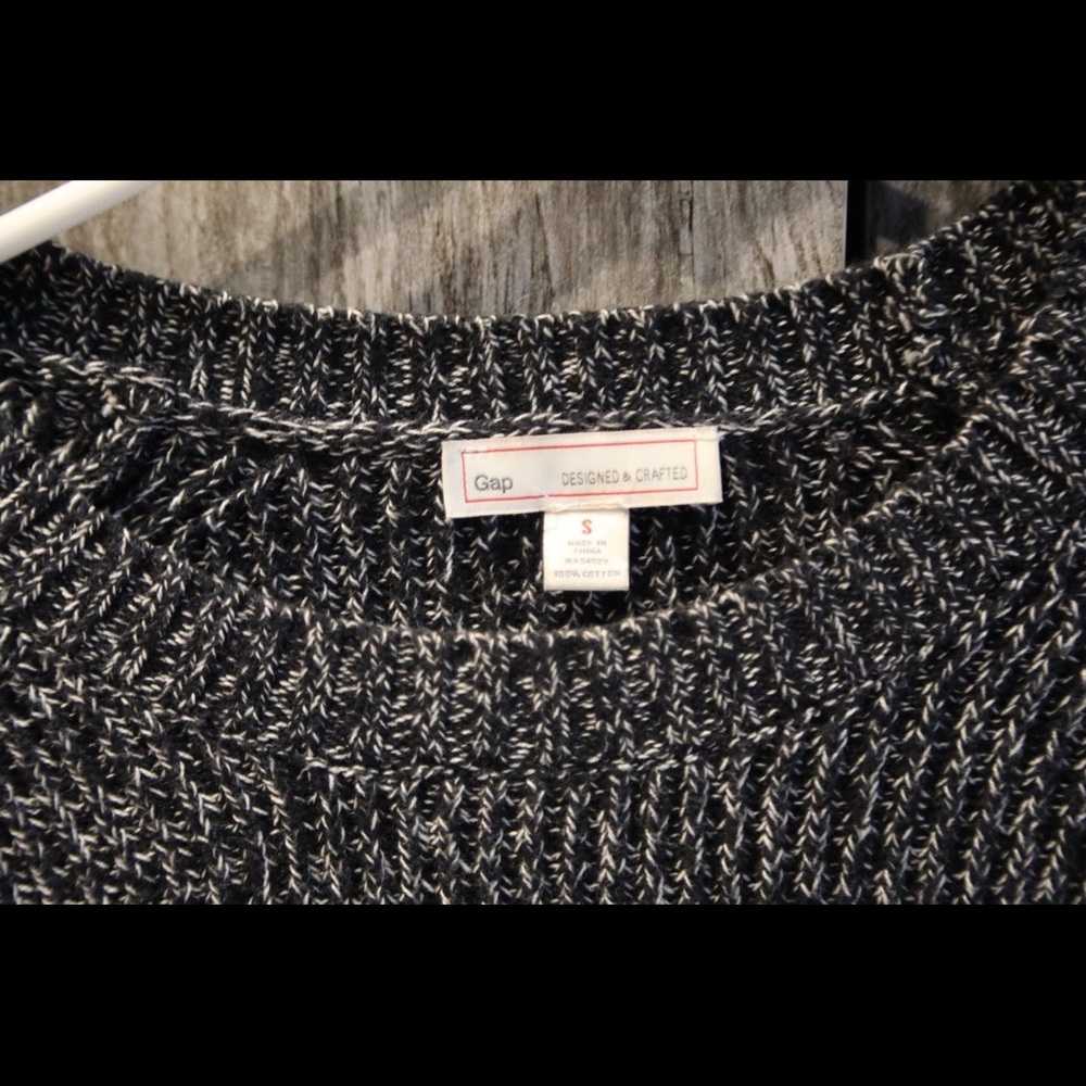 Gap Sweater Size Small - image 2